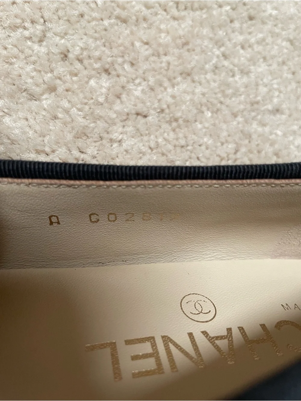 CHANEL Black Leather CC Logo Ballet Flats with Bow 37C  PRISTINE condition!